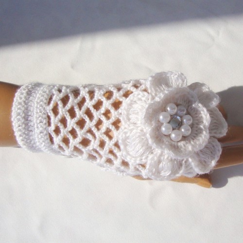 beautiful-bridal-gloves-for-fall-and-winter-1-500x500