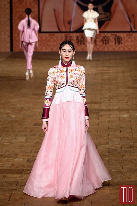 China-Fashion-Week-Spring-2015-Zhan-Zhifeng-11