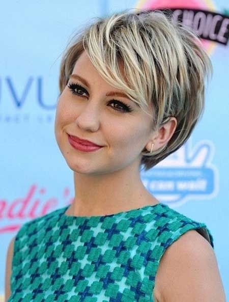 Charming-and-Alluring-Bob-Hair-with-Layered-Sides-and-Awesome-Layered-Bangs