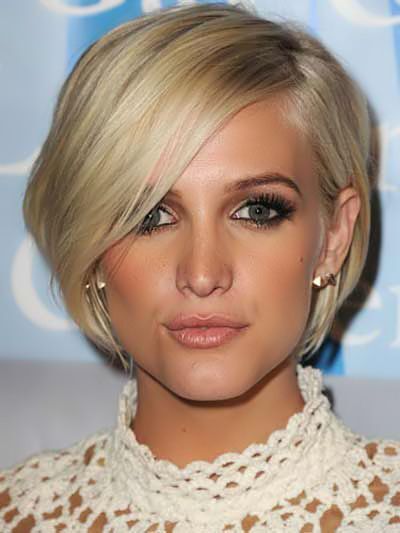 Short-Haircut-with-Side-Bangs-for-Women